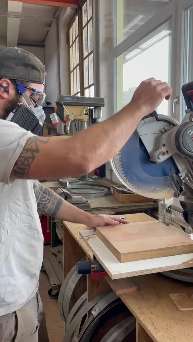 Who needs a CNC when you have a Bosch 😎🛠️🪵
@boschprofessionaldach 

#fasswerk #handmade #barrel #woodworking #switzerland #wood #woodworkingskills #woodworker #woodwork #woodworkart #swissmade #woodworkingtools #bosch #boschprofessional