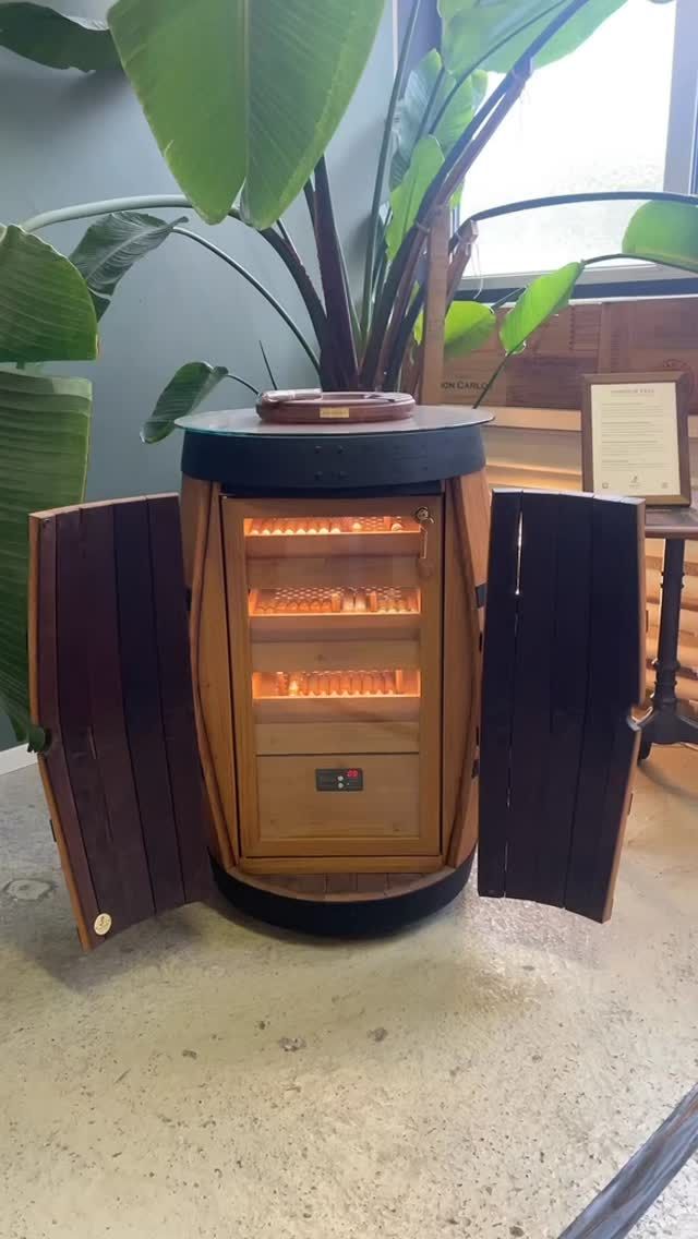 A perfect treat out of the Humidor Barrel 🍂😎

#humidor #barrel #aficionado #interiordesign #luxury #luxurylifestyle #fasswerk #barreldesign #humidors #humidorbarrel #sustainable #woodworking #handmade #switzerland #weinfass #lifestyle #weinfasshumidor #swissmade