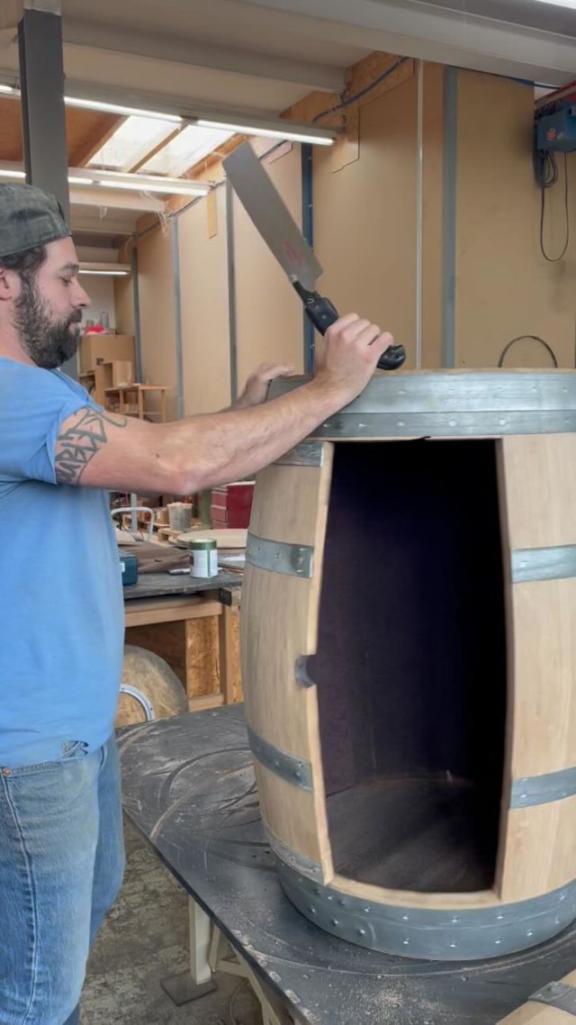 Opening the barrel 🪵🛠️

#weinfass #fasswerk #weinfassbar #barfass #barrel #handmade #swissmade #woodworking #custom #woodwork #switzerland 🇨🇭 #art #woodworker #wooddesign
