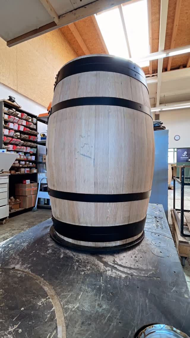 Ob geschliffen, geölt oder neu gebeizt - du entscheidest wie deine Weinfassbar aussehen soll und wir handfertigen sie für dich 🪵🛠️ kreiere jetzt dein Wunschfass im Baukasten online 🤩

#weinfass #fasswerk #weinfassbar #barfass #barrel #handmade #swissmade #woodworking #custom #woodwork #switzerland 🇨🇭 #art #woodworker #wooddesign