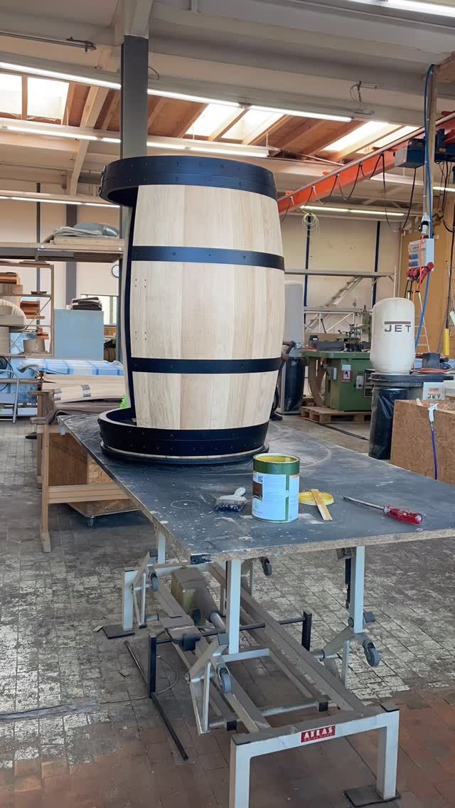 Working bees 🐝 

#work #barrel #wood #interiordesign #luxury #luxurylifestyle #fasswerk #barreldesign #humidors #humidorbarrel #sustainable #woodworking #handmade #switzerland #weinfass #lifestyle #weinfasshumidor #swissmade #weinfassmöbel #weinfassbar