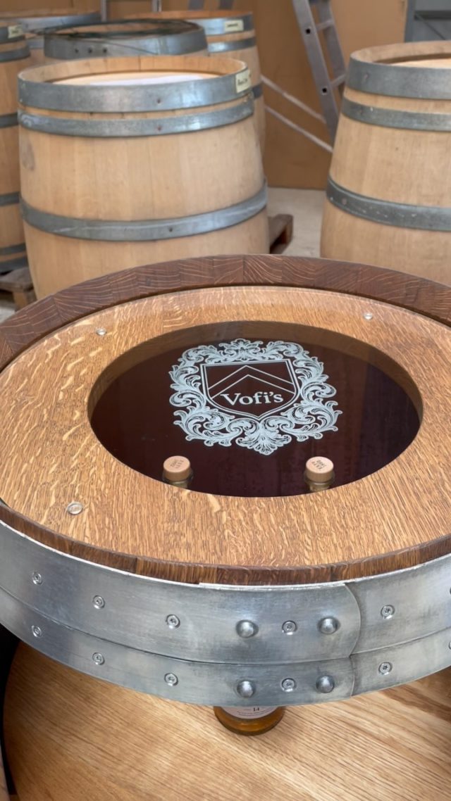 Wir branden dein Familienwappen auch ins Glas 🔥 

Du möchtest auch so eine Weinfassbar? 🪵 komm bei uns vorbei oder kreiere jetzt deine individuelle Fassbar im Baukasten online 🤩

#weinfass #fasswerk #weinfassbar #barfass #barrel #handmade #swissmade #woodworking #custom #woodwork #switzerland 🇨🇭 #art #woodworker #wooddesign #swissmade #wood #weinfassmöbel #interior #design