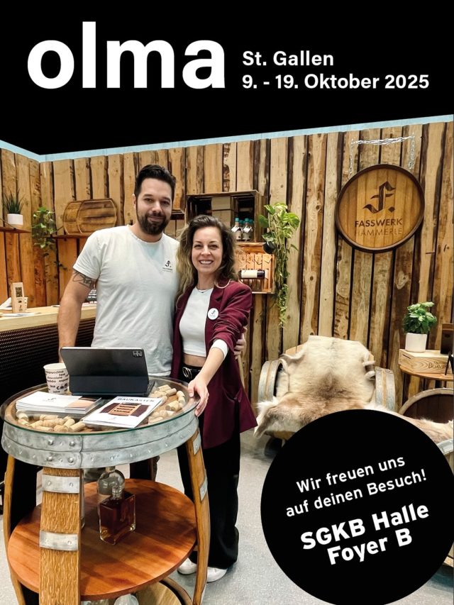 Chunsch au ad Olma? 🥂🐷

Vom 9. bis 19. Oktober 2025 heisst es in St. Gallen wieder: „Gnüsse a de OLMA“ – dieses Jahr gemeinsam mit dem wunderschönen Gastkanton Wallis! 🍷

Wir freuen uns sehr, auch dieses Jahr wieder Teil der Sonderschau „Brennwerk“ zu sein.
Ihr findet uns im Foyer B der St. Galler Kantonalbank Halle – Stand KB.F024.

Kommt bei uns vorbei — Wir freuen uns auf genussvolle Momente mit euch! 😎🤩

#fasswerk #olma #switzerland #wallis #woodwork #weinfass #weinfassmöbel #weinfassbar #barfass #woodwork #handmade #custom #humidor